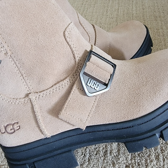 New UGG Ashton Short Waterproof Suede Buckle Boots, Size 7.5 - Picture 11 of 16